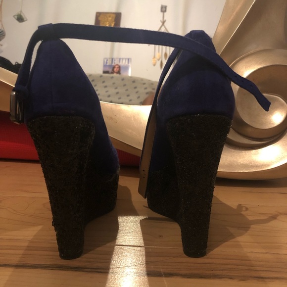 Blue shoes with black glitter heels - Picture 3 of 4